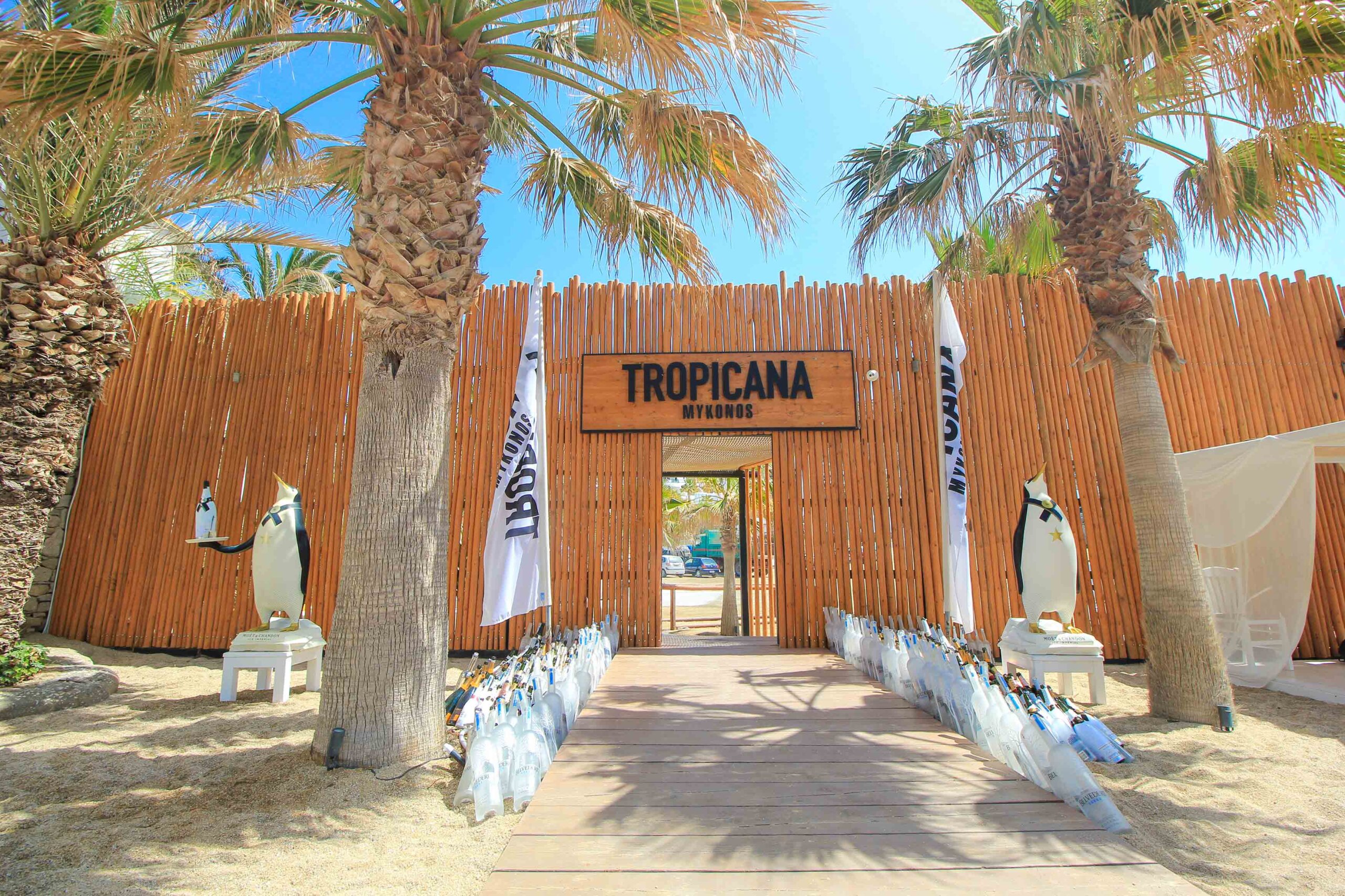 The 12 Best Beach Clubs in Mykonos - PlacesofJuma