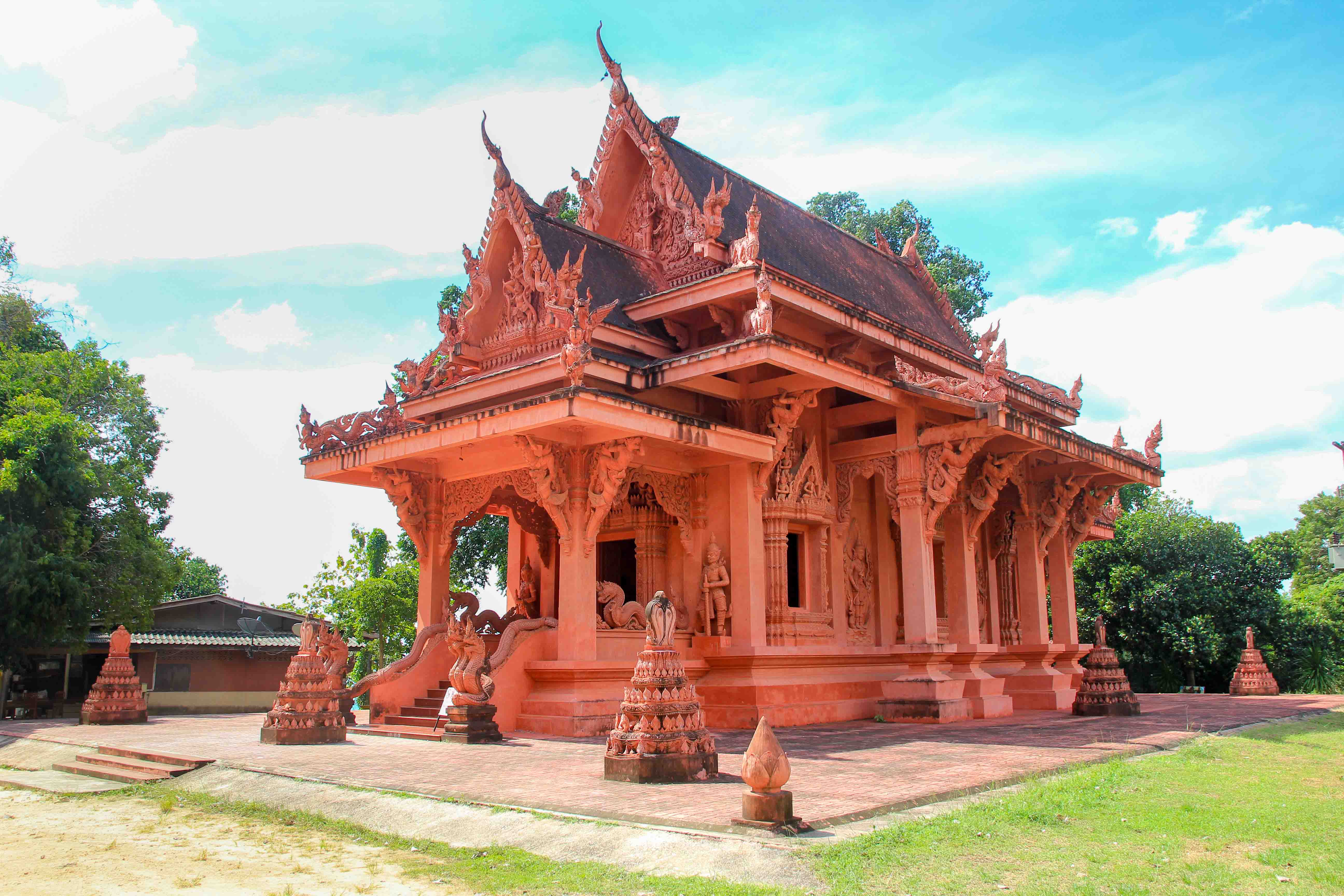 Wat-Ratchathammaram-1.jpg