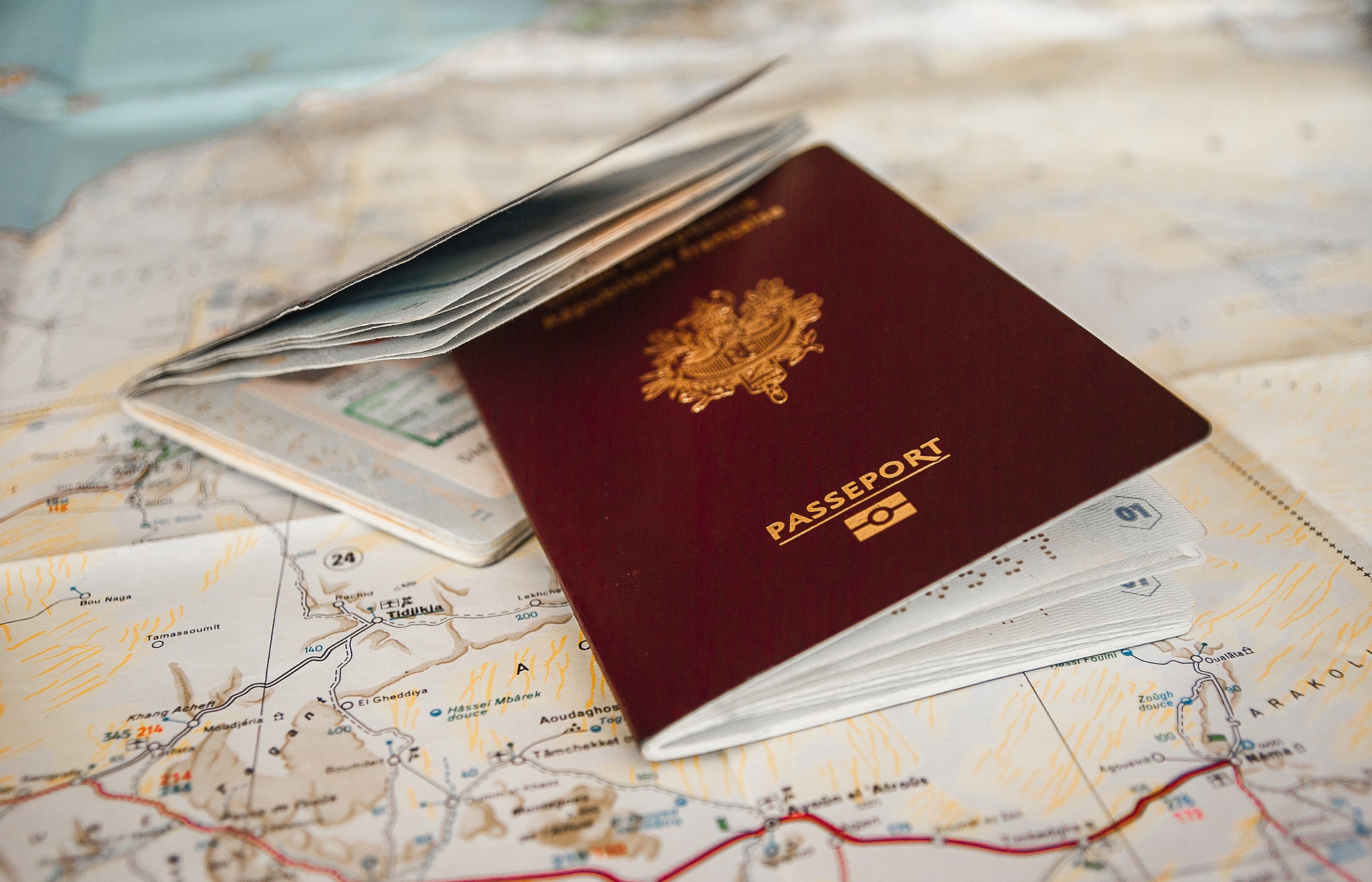 Buy Personalized Couple Passport Covers & Holders in UAE - Custom Factory -  UAE