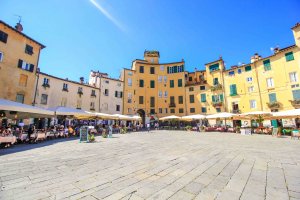 Piazza dell’Anfiteatro, Lucca, Toskana, Italien