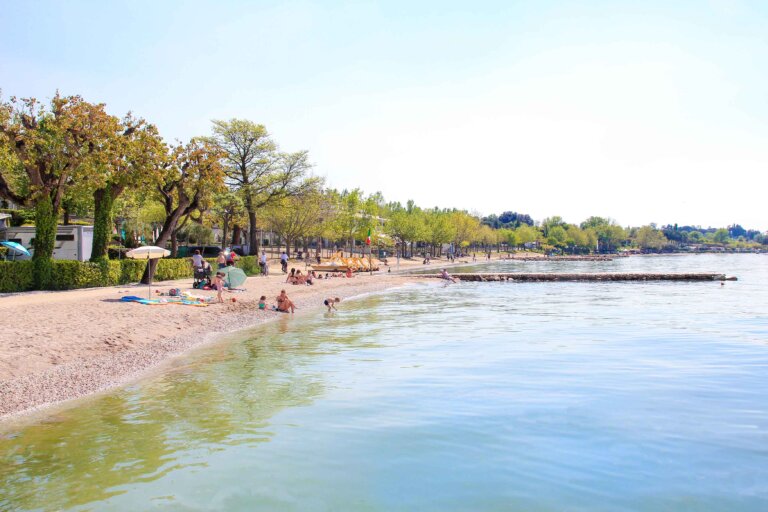 Strand Spiaggia D'Oro, Lazise, Gardasee, Italien